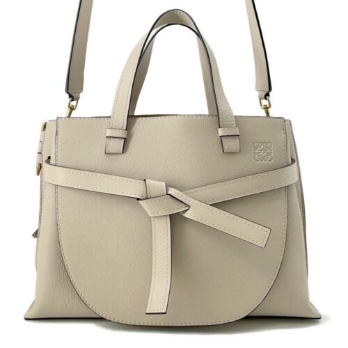 20代におすすめの通勤バッグブランドTOP10！A4が入るサイズも紹介