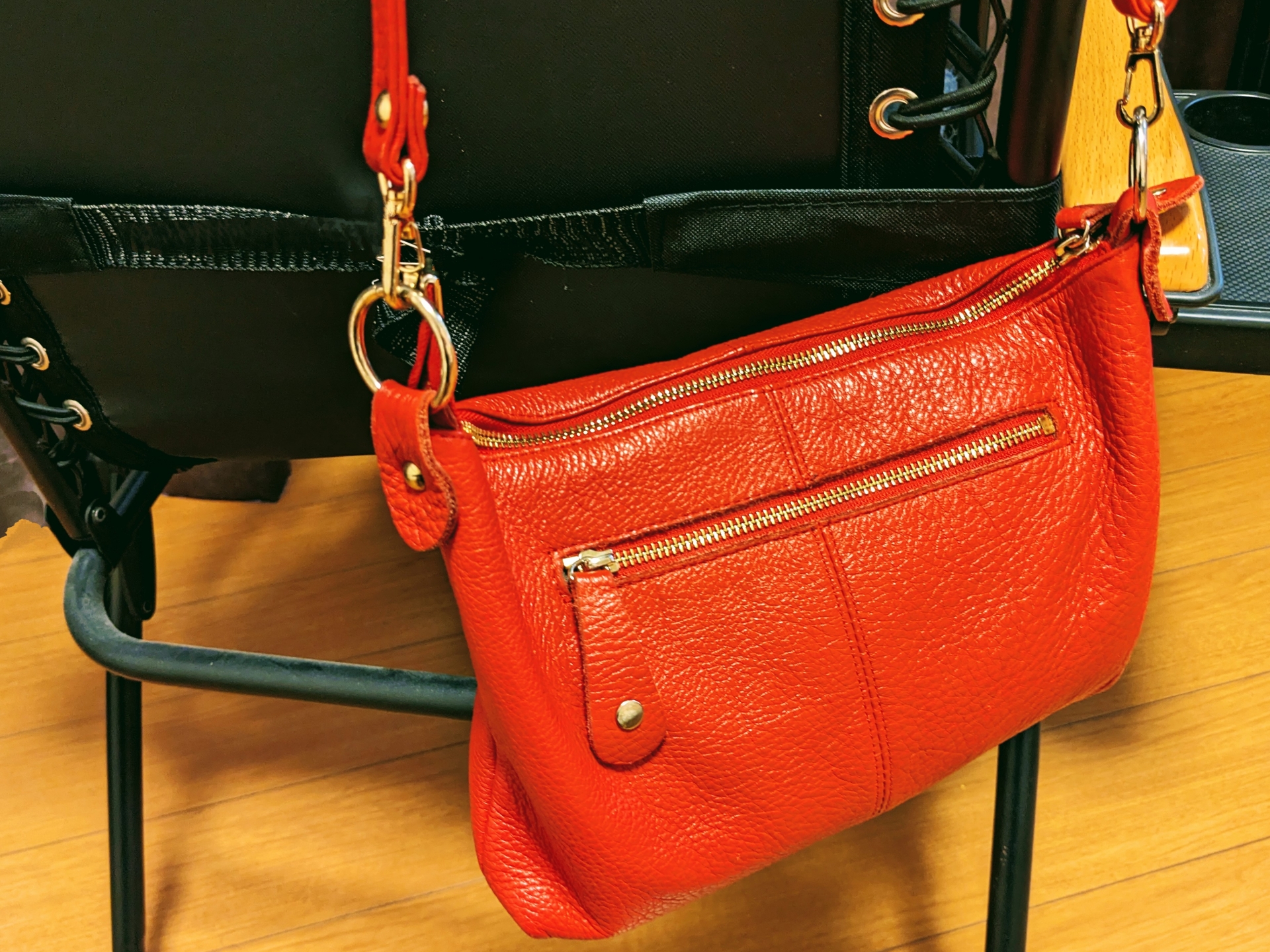 お手頃_バッグ_ブランド_お手頃なバッグのブランドの選び方2.見た目のデザイン・色で選ぶ