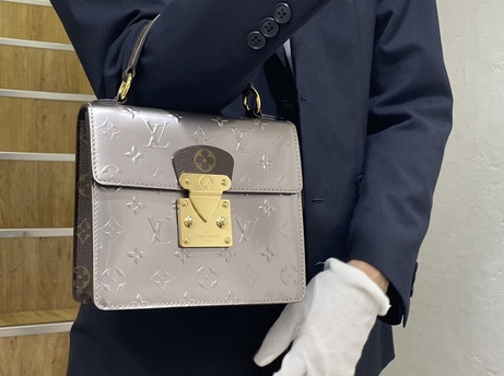 ヴィトンのヴェルニはダサい?流行遅れと言われている理由も徹底調査!