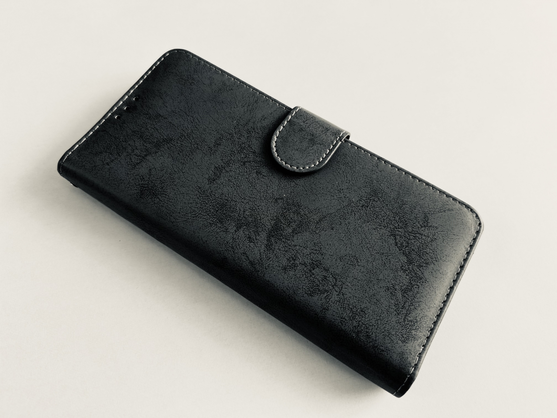 高級感溢れるメンズ向けの長財布ブランドの魅力とは?