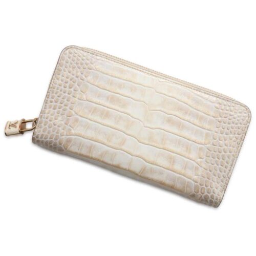 白色のブランド財布の人気おすすめランキングTOP15!メンテナンス方法を解説