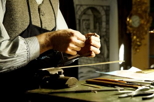 オメガで高く売れるモデルは？売る時のコツやおすすめの買取店も紹介