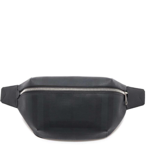 ボディバッグ：アクティブなシーンにも最適