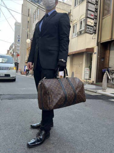 ルイヴィトンを男（メンズ）が持つとダサい？理由や実際の口コミ評判を徹底検証