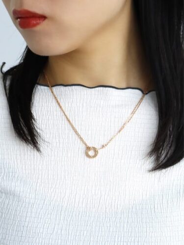 カルティエ ラブ ネックレス スタイリング