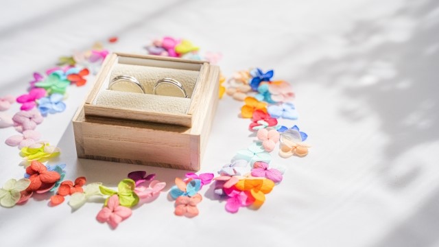 特徴３．華やかすぎるデザインが多い