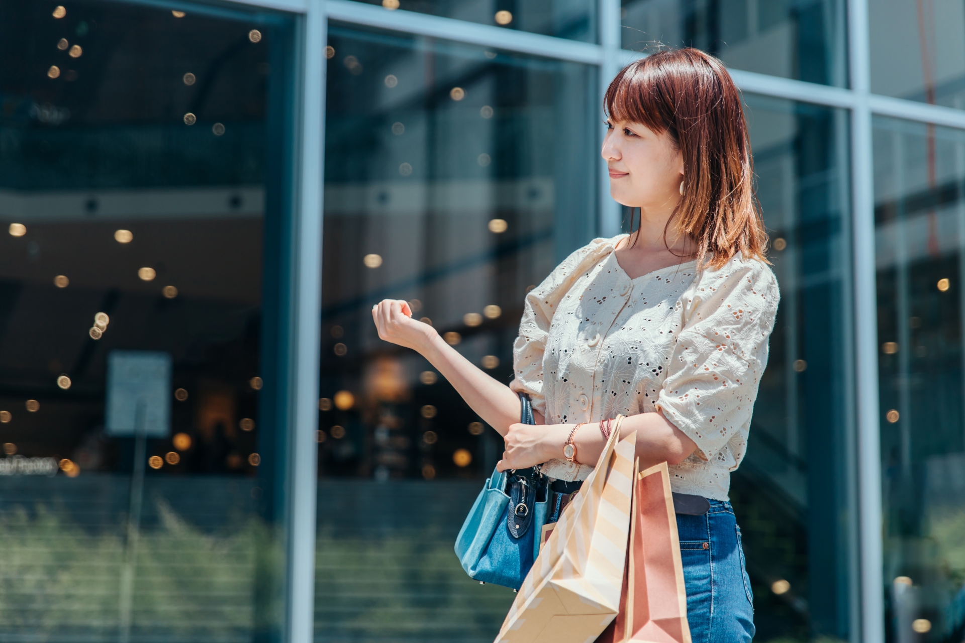 女性 ショッピング