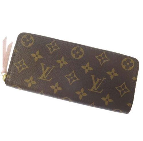 収納力重視の長財布タイプ