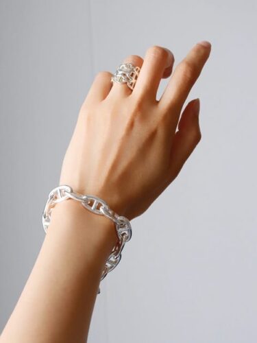 エルメスのシェーヌダンクルは一生もののジュエリー！人気の理由や魅力を徹底解説