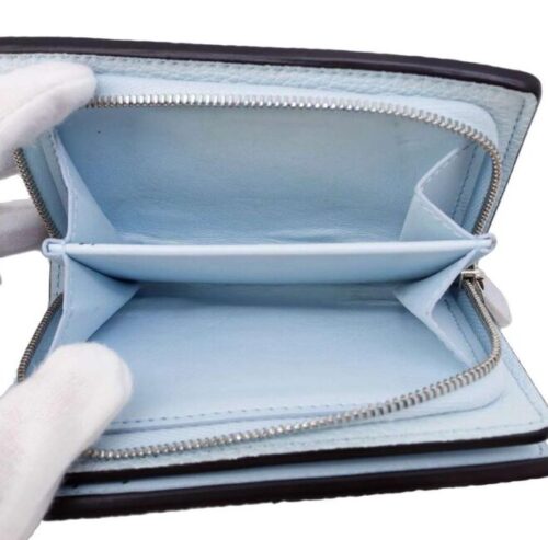 コンパクトな財布を探している人