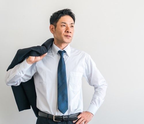 コーディネート1.パシャ・ドゥ・カルティエ クロノグラフをビジネススーツに合わせてクールに演出