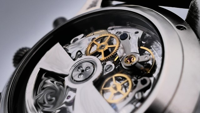 高性能な自社製ムーブメント