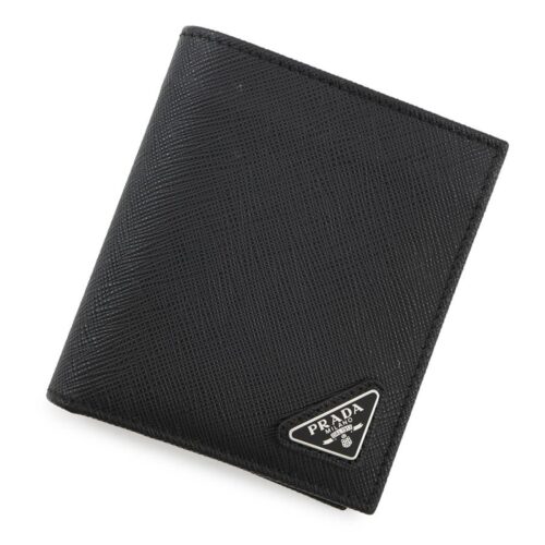 プラダ　二つ折り財布