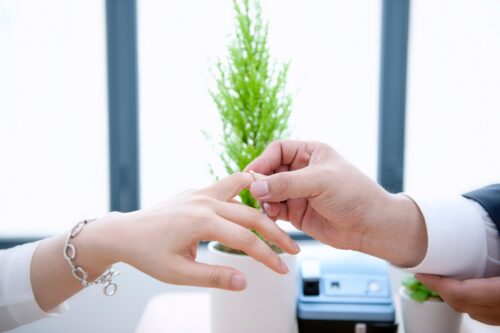 カルティエのバレリーナは後悔する?理由や魅力・選び方を解説!