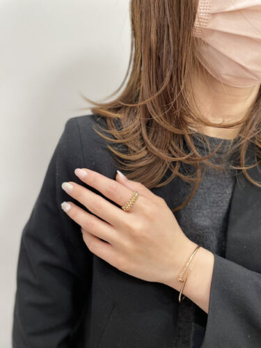 40代に人気のカルティエの指輪13選!選び方やおすすめコーデも徹底解説!