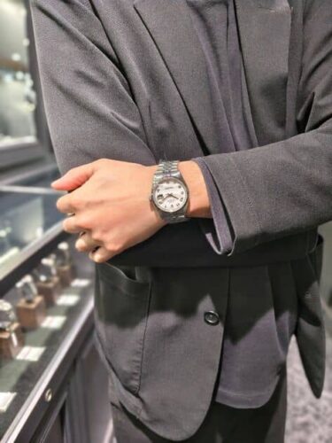 コーディネート１．スーツスタイルに合わせて品格を引き上げる1本