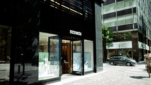 エルメスのアクロバットの定価を解説!