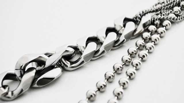 エルメスのアクロバットの特徴や魅力を解説