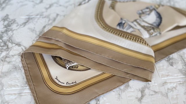 エルメスのシェーヌダンクルのスカーフリングの基本的な使い方３選！