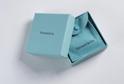 ティファニーのトリプルハートの参考定価はどれくらい?廃盤の噂は本当?