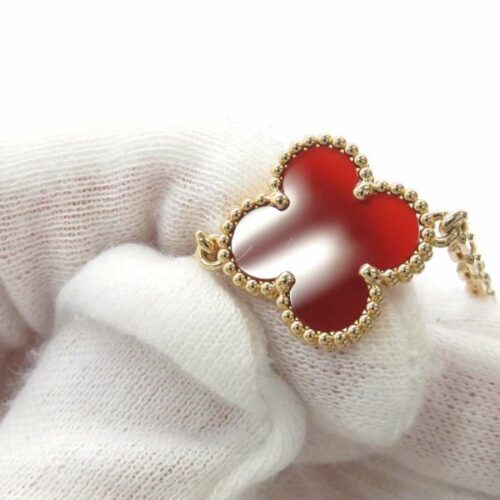 50代にふさわしいアルハンブラのネックレス11選！おすすめ素材もご紹介