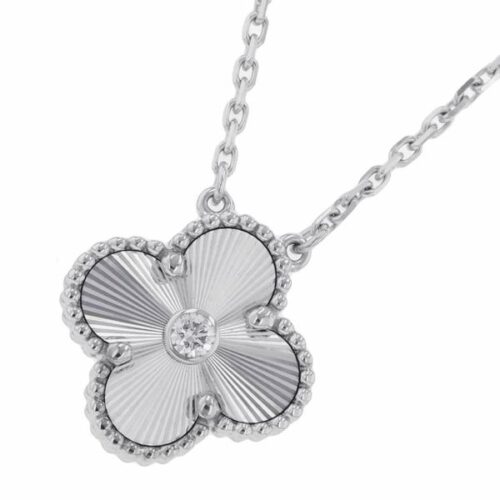 50代にふさわしいアルハンブラのネックレス11選！おすすめ素材もご紹介