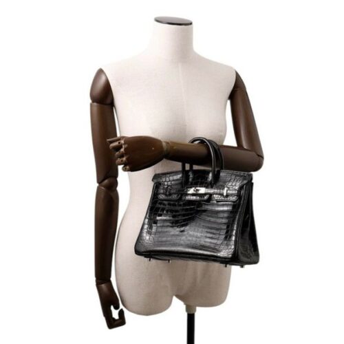 エルメスのバーキンはカジュアルにも使える？おすすめコーデもご紹介