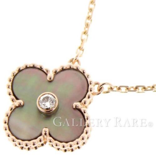 アルハンブラのネックレスは40代におすすめ！おしゃれなコーディネートも紹介