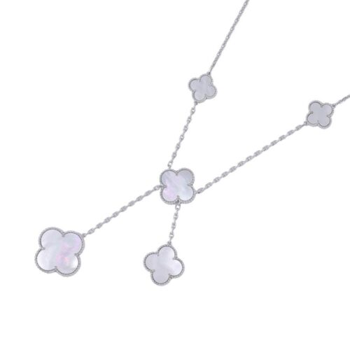 アルハンブラのネックレスは40代におすすめ！おしゃれなコーディネートも紹介