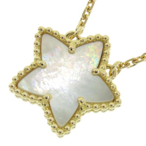 アルハンブラのネックレスは40代におすすめ！おしゃれなコーディネートも紹介