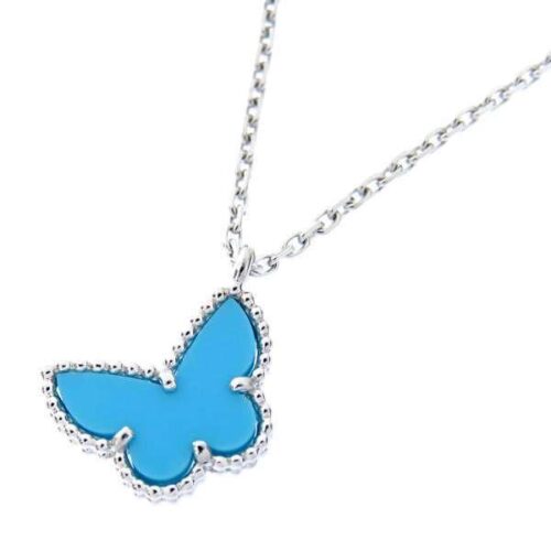 アルハンブラのネックレスは40代におすすめ！おしゃれなコーディネートも紹介