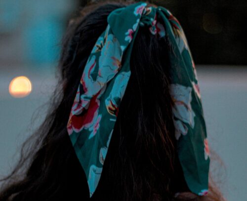 エルメスのスカーフはおばさんのイメージ？そんなことはない理由と上手な巻き方をご紹介