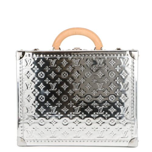 50代にふさわしいヴィトンのおすすめアイテム15選!選び方や人気素材を解説