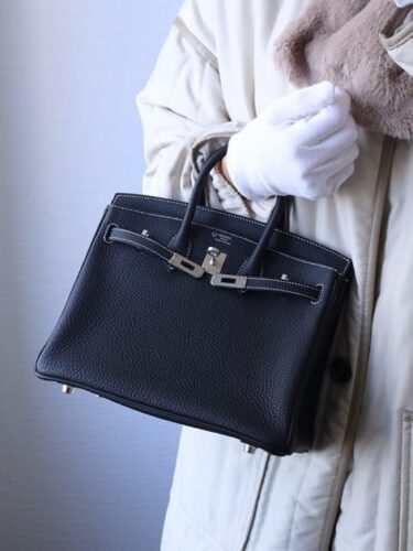 エルメスのバーキンはカジュアルにも使える？おすすめコーデもご紹介