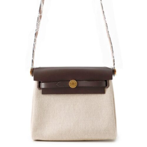 エルメスのエールバッグの定価は?サイズ展開やジップモデルの特徴を解説