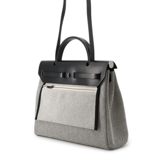 エルメスのエールバッグの定価は?サイズ展開やジップモデルの特徴を解説