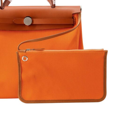 エルメスのエールバッグの定価は?サイズ展開やジップモデルの特徴を解説