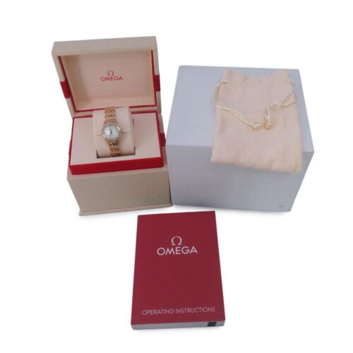 オメガのデビルのクォーツモデルの参考定価はいくら？魅力や機械式との違いも解説