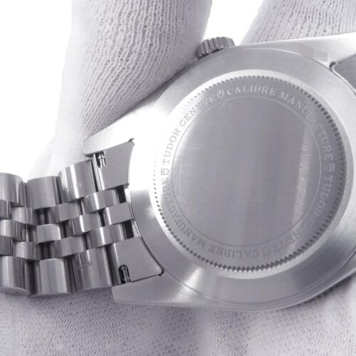 チューダーのブラックベイ54のラグーンブルーが買えない?入手困難な理由は?