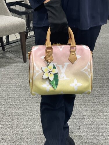 ヴィトンのスピーディは50代におすすめ！選び方とダサく見せないコーデをご紹介