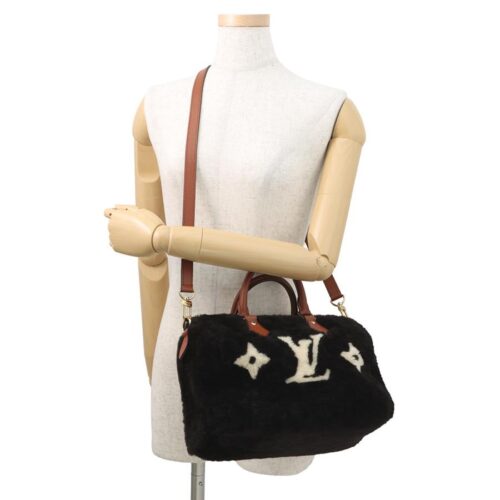 ヴィトンのスピーディは50代におすすめ！選び方とダサく見せないコーデをご紹介