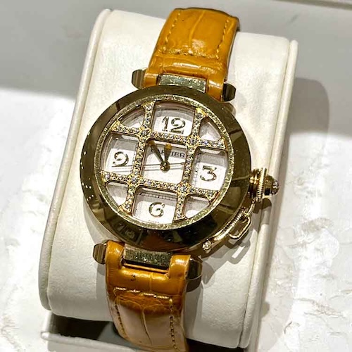 カルティエのパシャグリッドの定価は？中古相場や代表的なモデルを解説