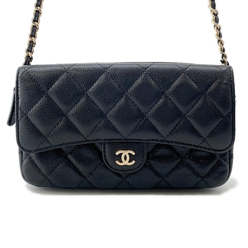 シャネルのフラップフォンケースの定価は？お得に購入する方法もご紹介