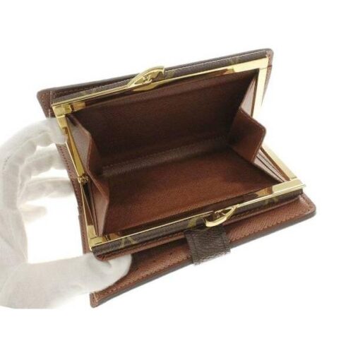 ヴィトンのがま口財布が廃盤になったのはいつ頃？