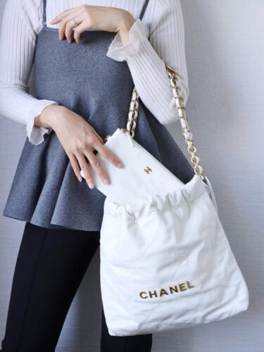 シャネル ハンドバッグ CHANEL 22 マトラッセ スモール シャイニーカーフスキン AS3260