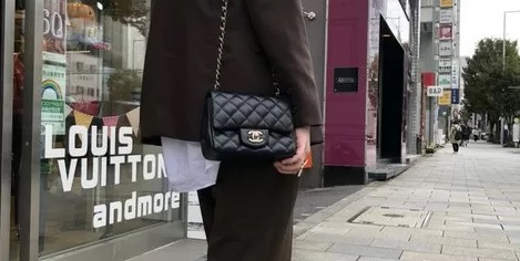 ミニマトラッセを愛用する女性