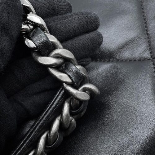 シャネル チェーンショルダーバッグ CHANEL19 ディズヌフ ココマーク マキシ シャイニーラムスキン AS1162 CHANEL 2way 黒